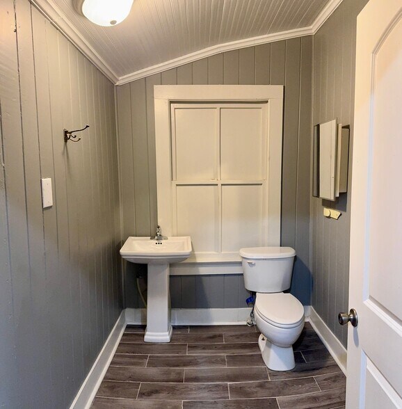 More Photos Of 115 Vista Cir, Macon-Bibb Office For Sale