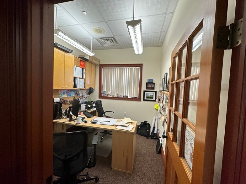 More Photos Of 95 Toledo St, Farmingdale Flex For Lease
