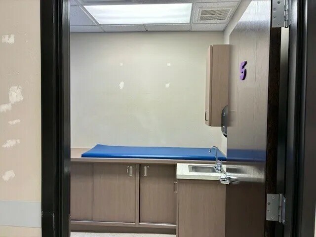 More Photos Of 12516 N May Ave, Oklahoma City General Retail For Lease