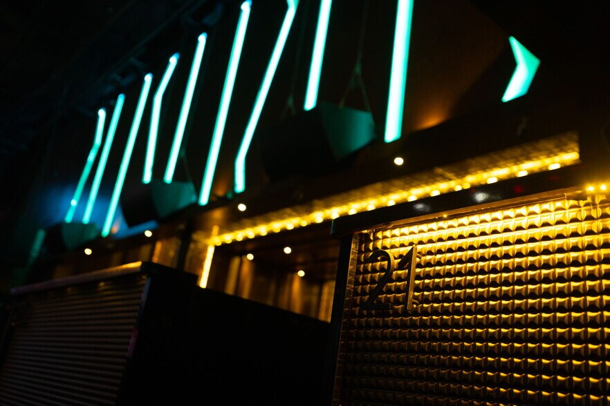 More Photos Of 2443 Walnut Hill Ln, Dallas Bar For Sale