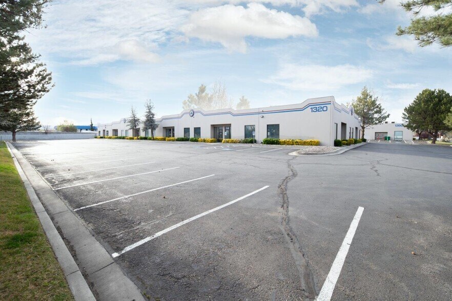 More Photos Of 1320 Freeport Blvd, Sparks Warehouse For Lease