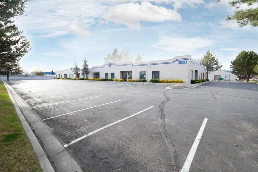 More Photos Of 1350 Freeport Blvd, Sparks Warehouse For Lease