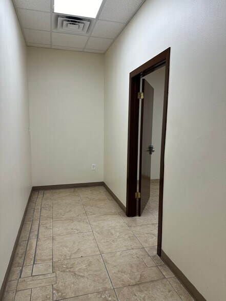 More Photos Of 1317 E Jasmine Ave, McAllen Light Distribution For Lease