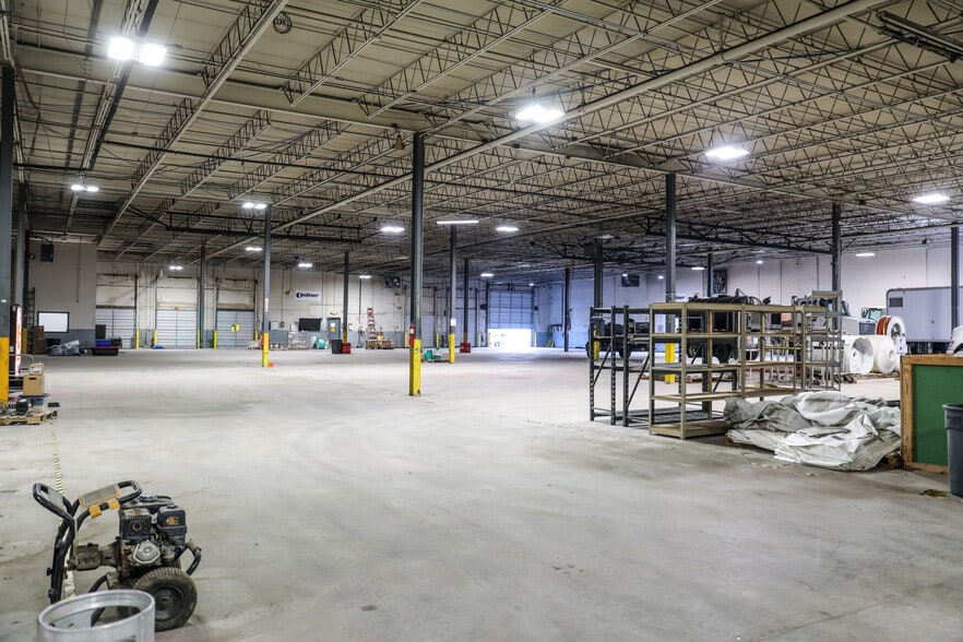 More Photos Of 1585 Roadhaven Dr, Stone Mountain Warehouse For Lease