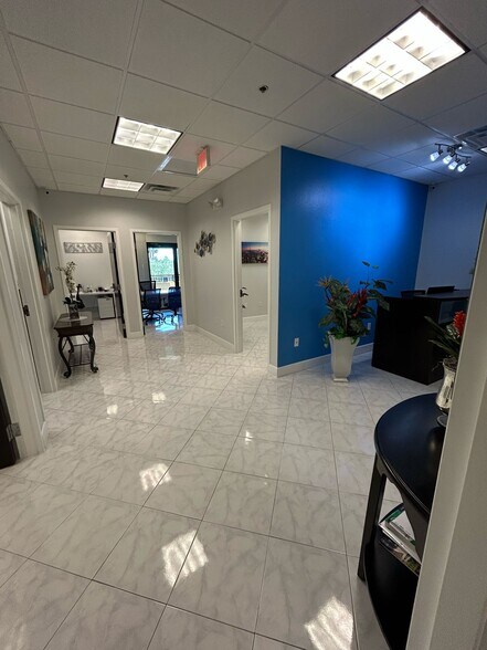 More Photos Of 13538 Village Park Dr, Orlando Office Residential For Lease