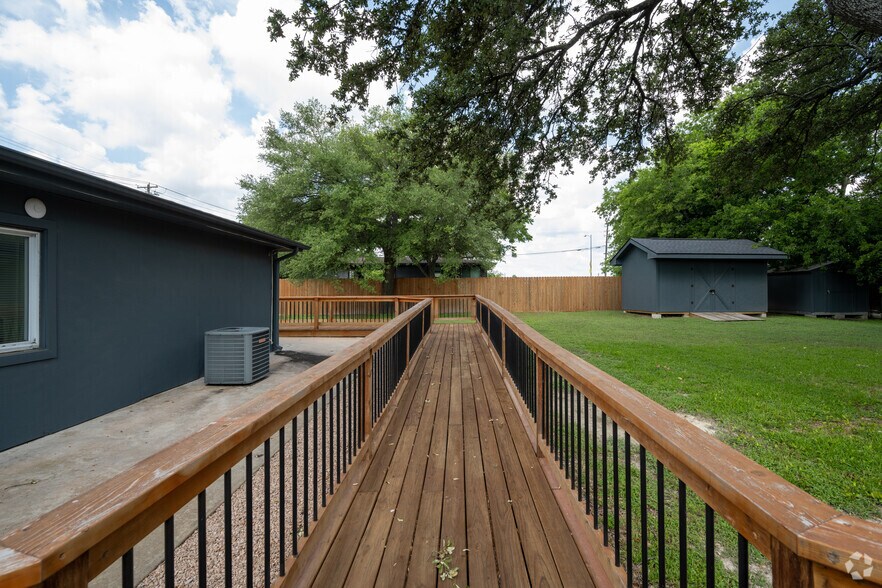 More Photos Of 1206 W Slaughter Ln, Austin Office For Lease