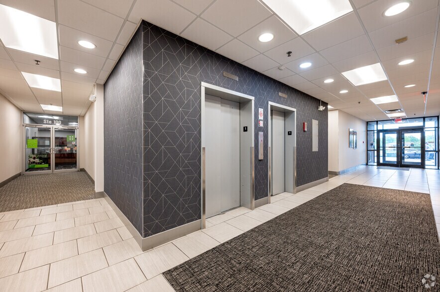 More Photos Of 4701 N Keystone Ave, Indianapolis Office For Sale