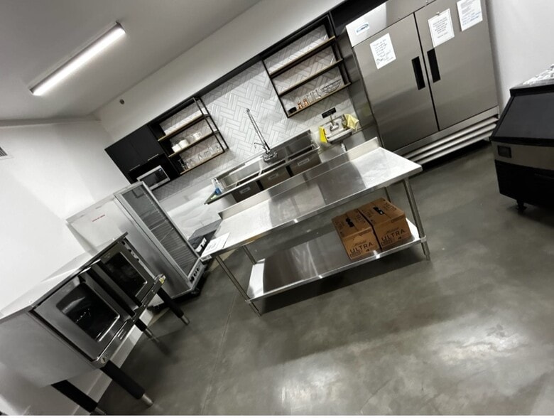 More Photos Of 6838 Hoffner Ave, Orlando Warehouse For Sale