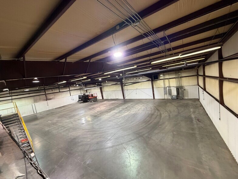 More Photos Of 111 Capital Ct, Nicholasville Industrial For Sale