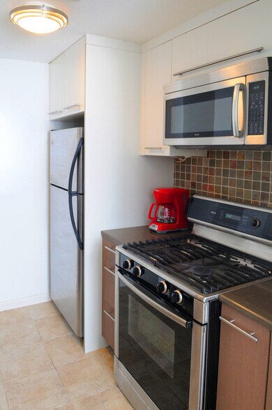 More Photos Of 518 Meeker Ave, Brooklyn Apartments For Sale