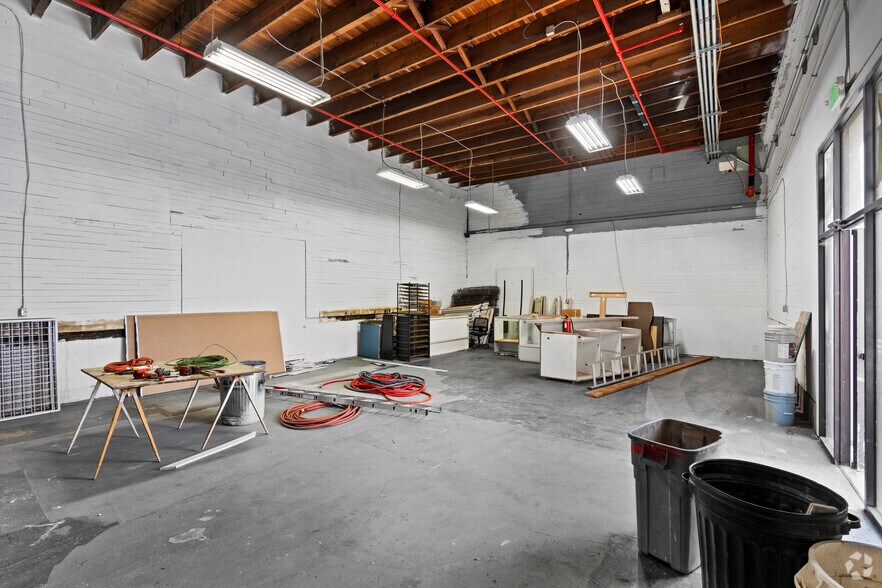 More Photos Of 320 Hillcrest Rd, Hollister Showroom For Lease