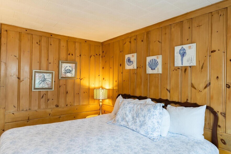 More Photos Of 382 Main St, Falmouth Hotel For Sale