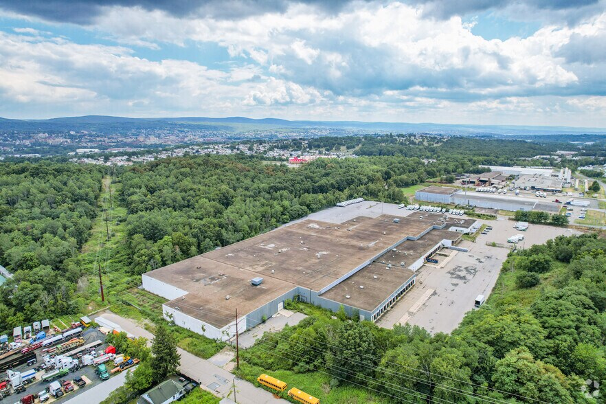 More Photos Of 1000 N South Rd, Scranton Warehouse For Lease