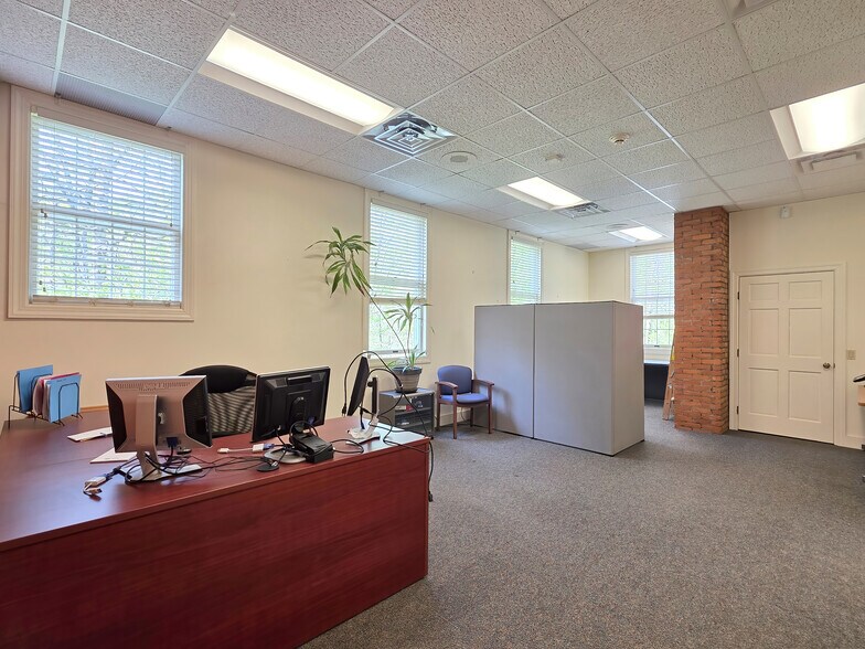 More Photos Of 338 E Montpelier Rd, Barre Town Office For Sale