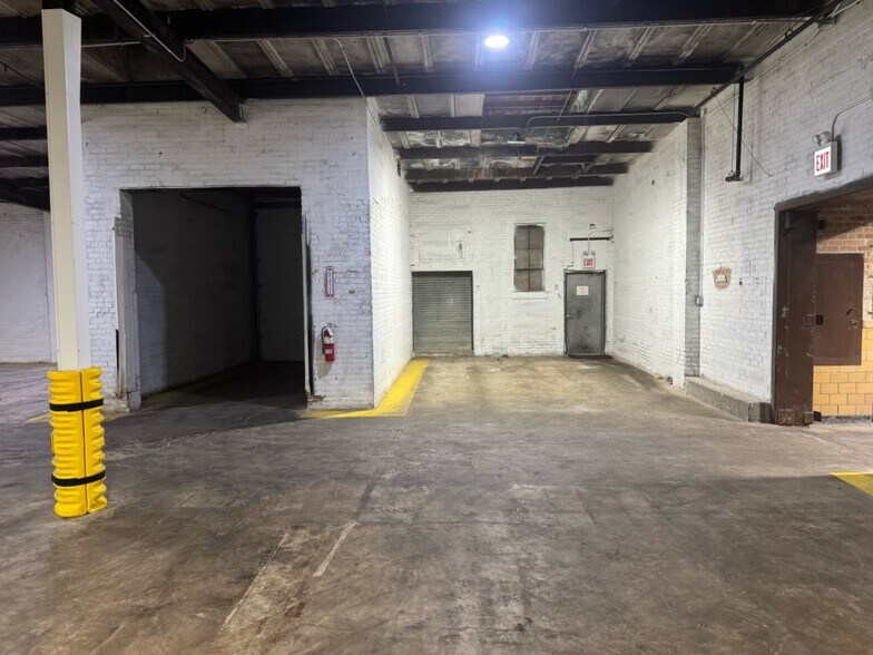 More Photos Of 822 W Exchange Ave, Chicago Warehouse For Lease