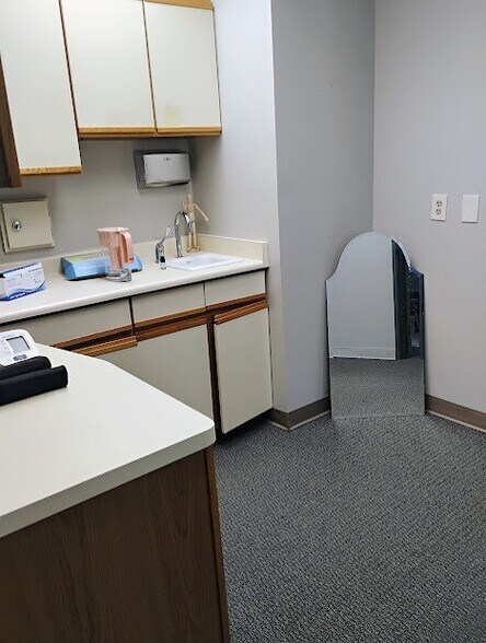 More Photos Of 7373 W Jefferson Ave, Lakewood Medical For Sale