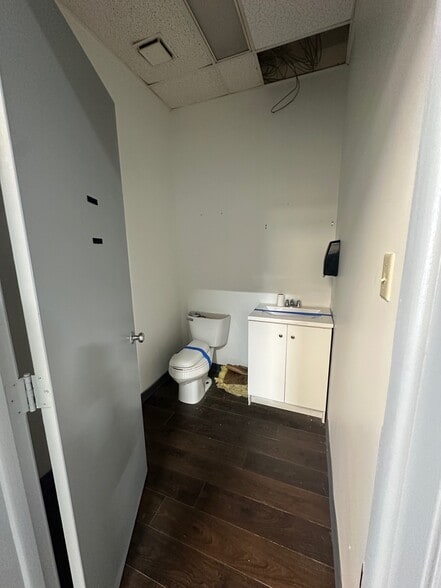 More Photos Of 3300-3312 Encrete Ln, Dayton Light Manufacturing For Lease