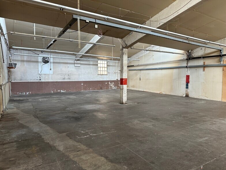 More Photos Of 8225 SE 7th Ave, Portland Warehouse For Sale