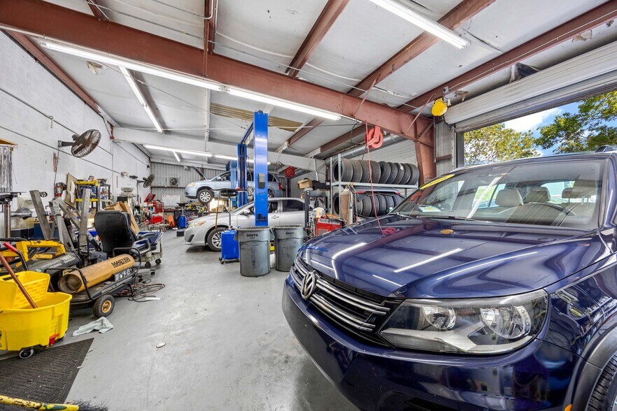 More Photos Of 1701 Pine Ridge Rd, Naples Auto Dealership For Sale