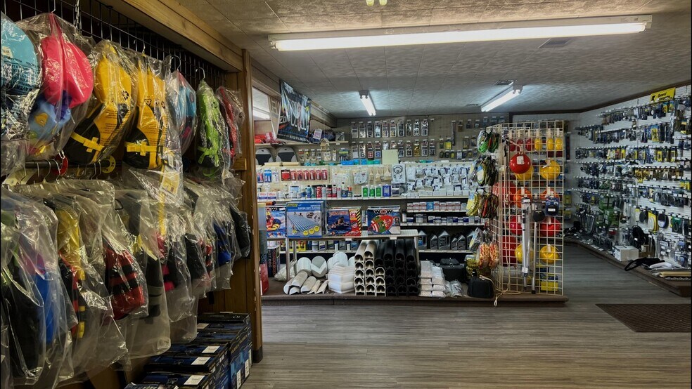 More Photos Of 2618 W Main St, Gun Barrel City Storefront For Sale
