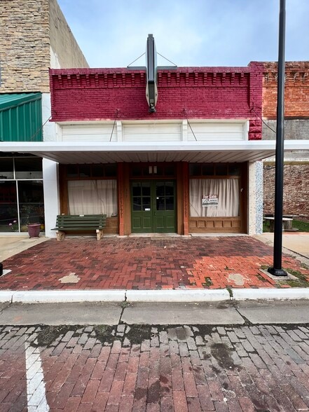 More Photos Of 317 S Main St, Lindsay General Retail For Sale