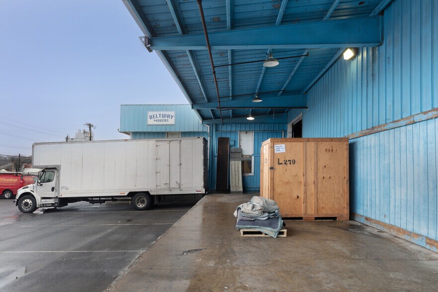 More Photos Of 14819 Southlawn Ln, Rockville Warehouse For Lease