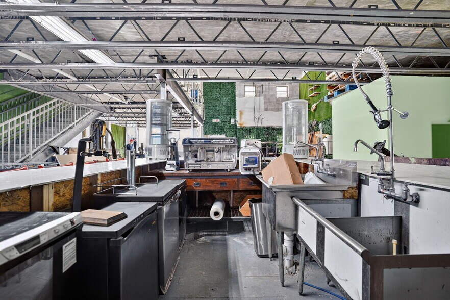 More Photos Of 8485-8499 NW 54th St, Miami Warehouse For Sale