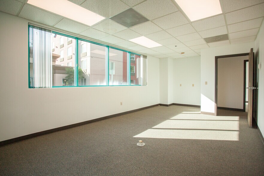 More Photos Of 29755-29757 SW Boones Ferry Rd, Wilsonville Office For Sale