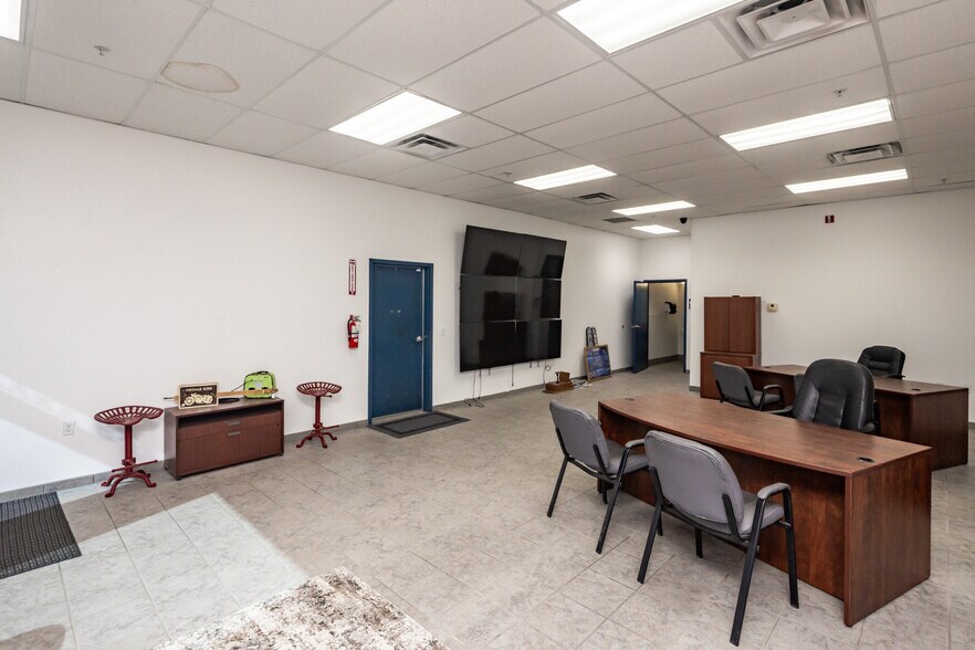 More Photos Of 921 Lake Havasu Ave N, Lake Havasu City Warehouse For Sale
