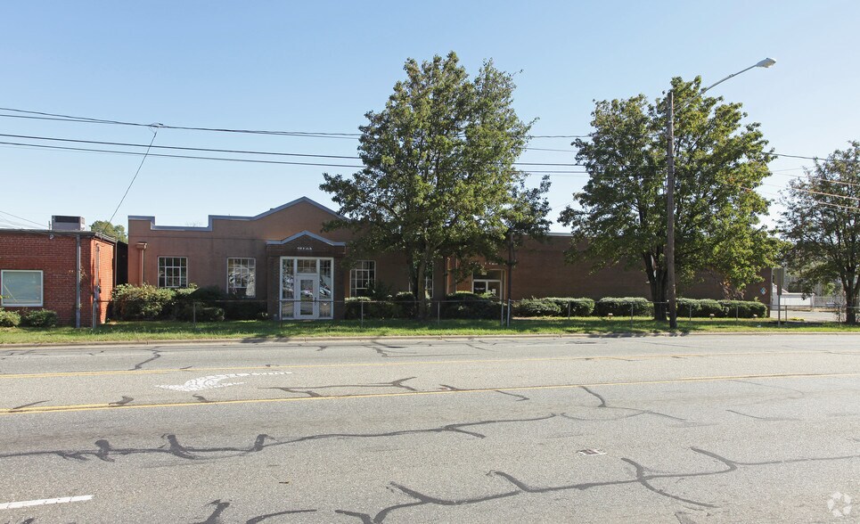 More Photos Of 1109 E Ozark Ave, Gastonia Warehouse For Sale