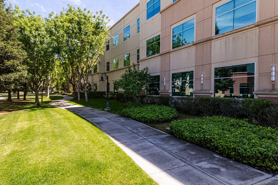 More Photos Of 9600 Ming Ave, Bakersfield Office For Lease