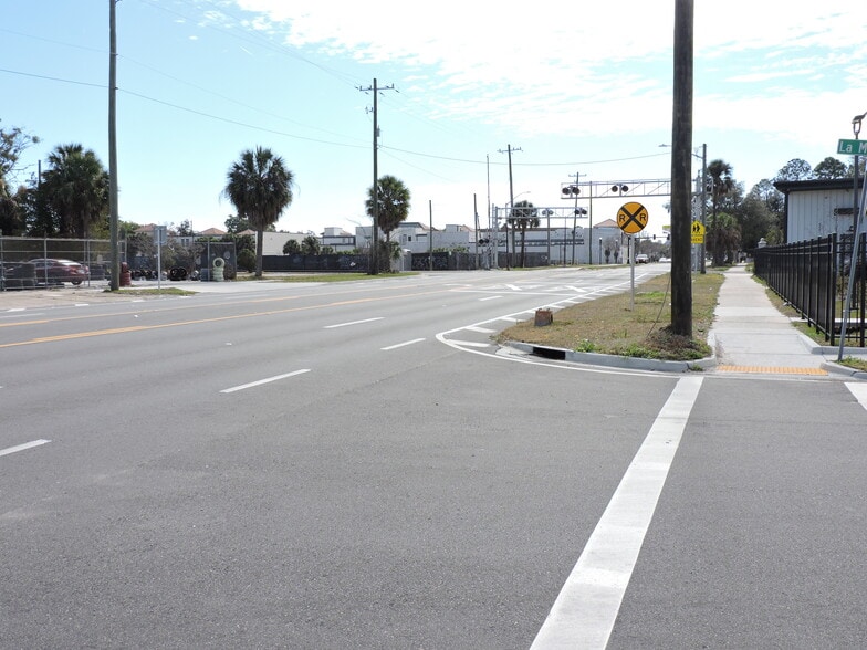 More Photos Of 2504 Main St, Jacksonville Freestanding For Sale