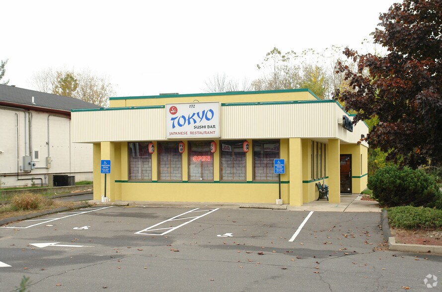 More Photos Of 172 Queen St, Southington Restaurant For Lease