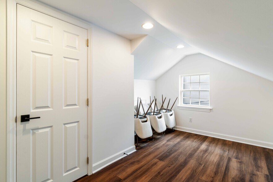 More Photos Of 4105 Hillsboro Cir, Nashville Office For Sale