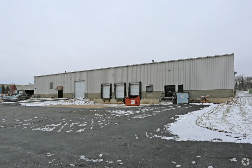 More Photos Of 17005 Westfield Park Rd, Westfield Warehouse For Lease