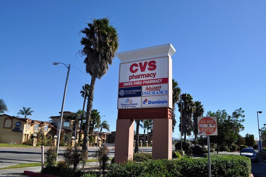 More Photos Of 1117 S Oxnard Blvd, Oxnard Bank For Lease