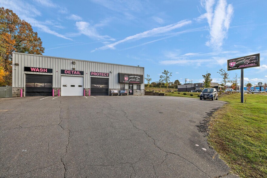 More Photos Of 270 Us Highway 321 NW, Hickory Auto Repair For Sale