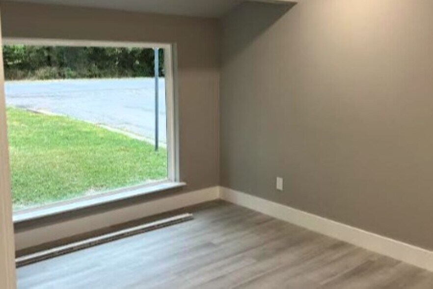 More Photos Of 2925 N Travis St, Sherman Office For Lease