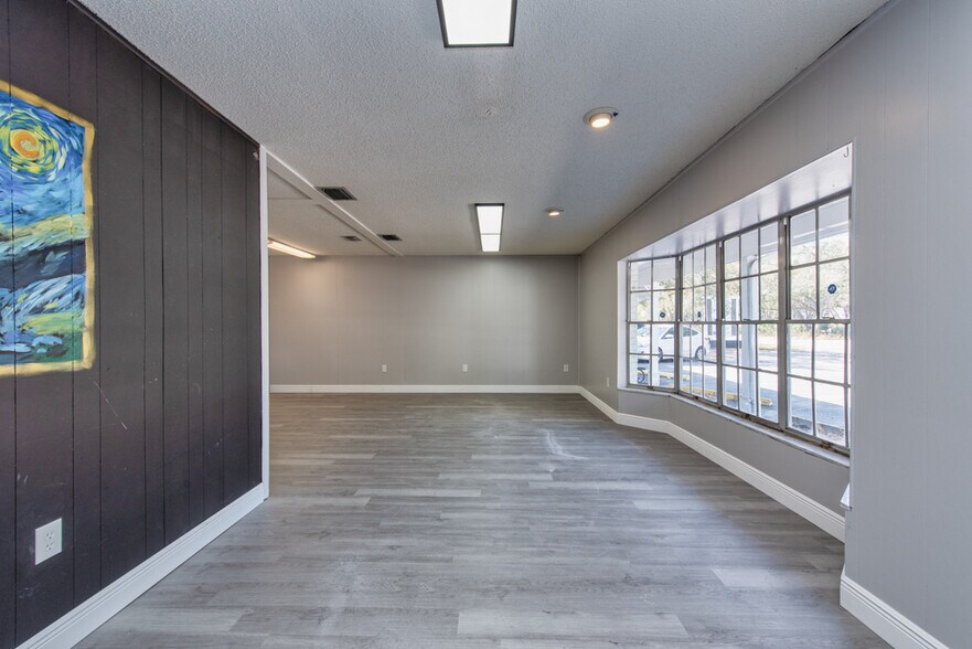 More Photos Of 7408 Commerce St, Riverview General Retail For Lease