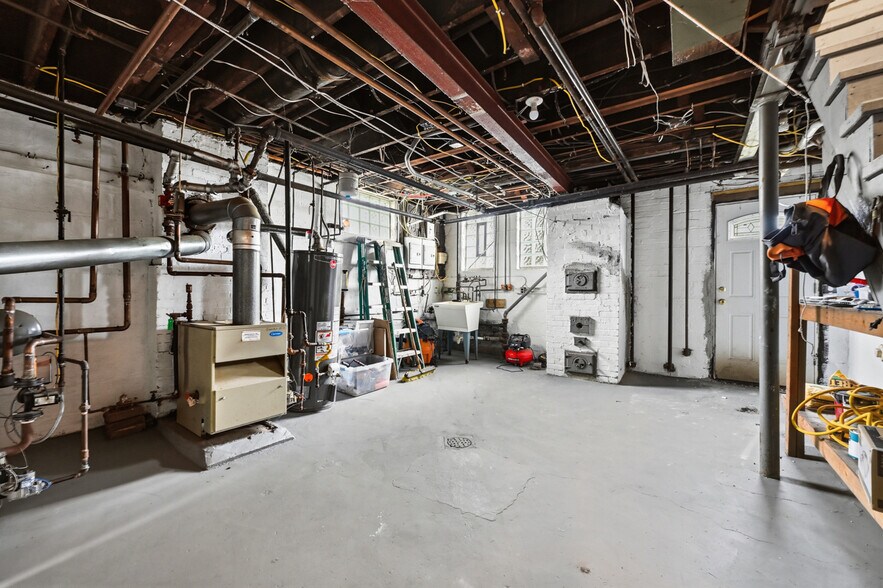 More Photos Of 350 Center Ave, Pittsburgh Office For Sale