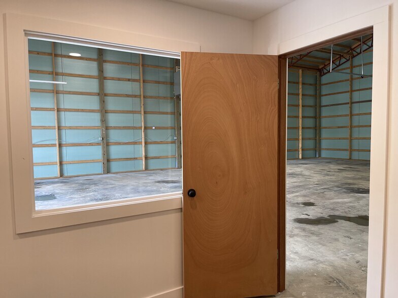 More Photos Of 21319 N Preston Hwy, Bruceton Mills Flex For Sale