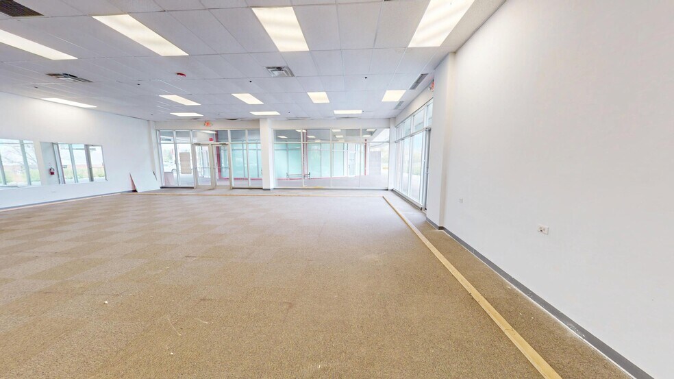 More Photos Of 5-25 E Golf Rd, Arlington Heights General Retail For Lease