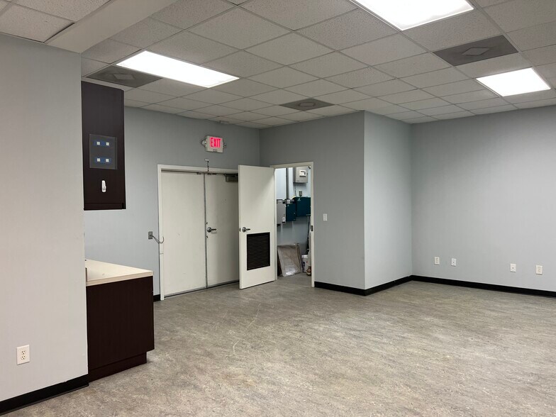 More Photos Of 166 Commerce Pky, Cornelia Office For Lease