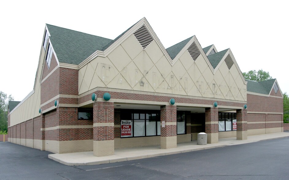 More Photos Of 4295-4395 Orchard Lake Rd, West Bloomfield Storefront For Lease