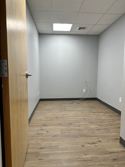 More Photos Of 53 Hancock St, Stratford Manufacturing For Lease