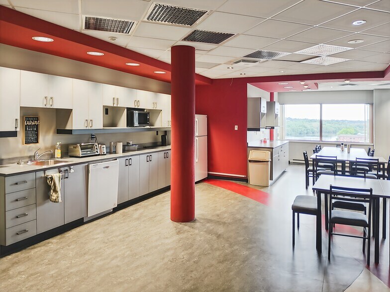 More Photos Of 455 St King, Sherbrooke Coworking Space