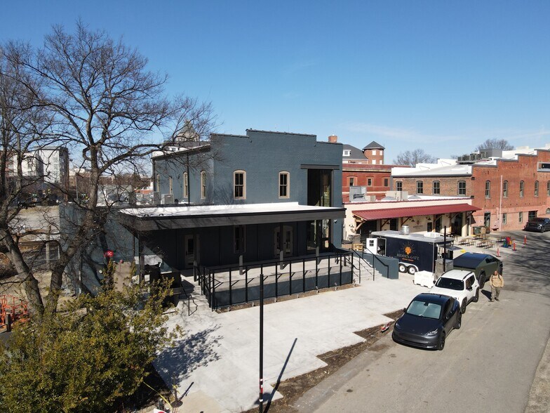 More Photos Of 106 Barnhardt St, Greensboro Freestanding For Lease