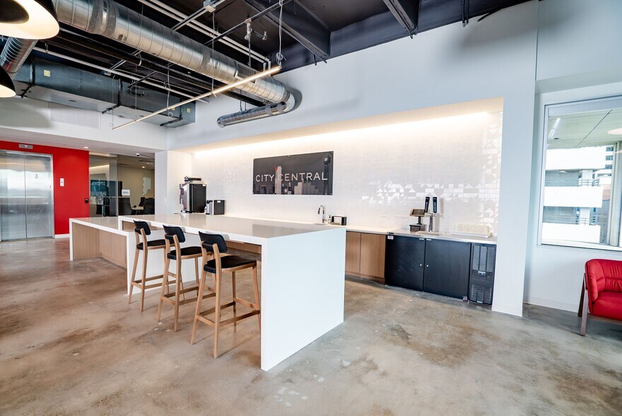 More Photos Of 600 W 6th St, Fort Worth Office For Lease