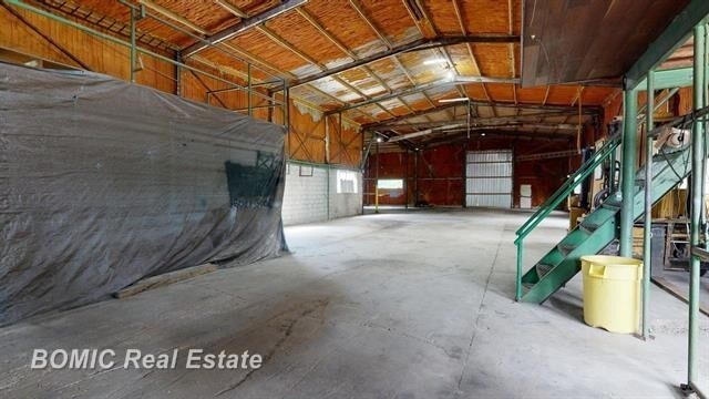 More Photos Of 9010 Dixie Hwy, Birch Run Warehouse For Lease