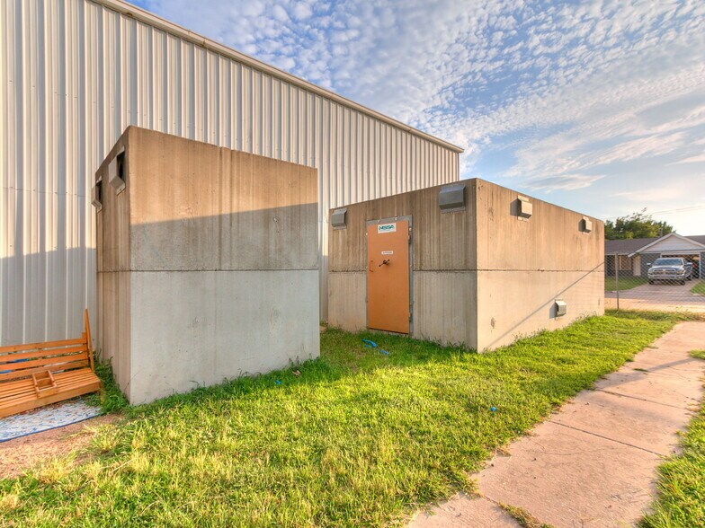 More Photos Of 809 SW 4th St, Moore Religious Facility For Sale